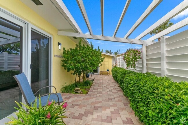 Building Photo - 208 Sims Creek Dr