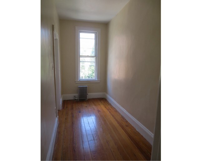 Building Photo - 328 19th St