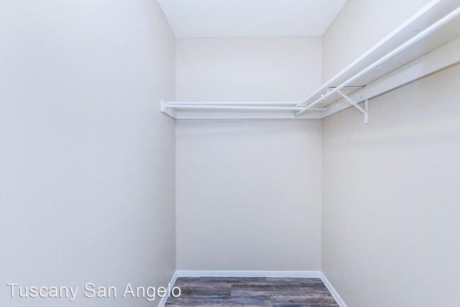 Building Photo - 1822 S Van Buren St