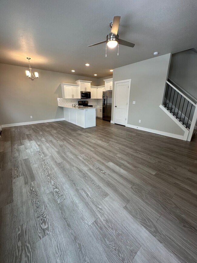 Building Photo - 3 Bed 2.5 Bath Townhome for Rent in West H...