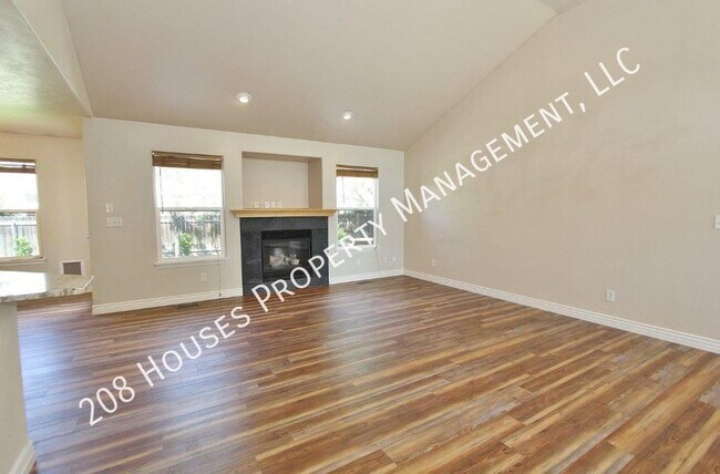 Building Photo - Immaculate Single-Level w/UBR Home