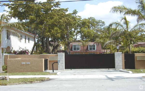 Primary Photo - 2945 Day Ave