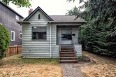 2 Blocks from Greenlake!! - 1111 N 76th St