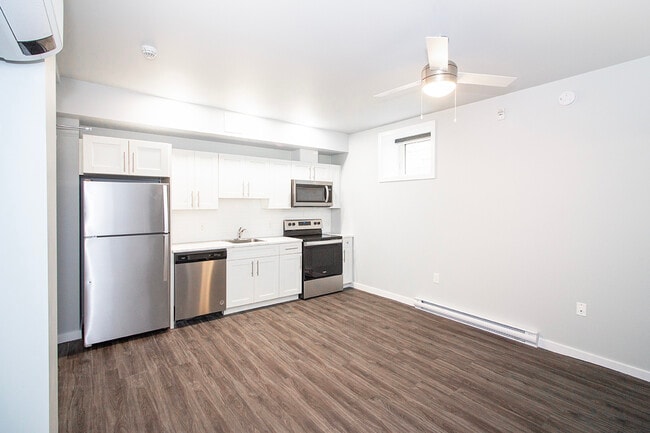 Building Photo - 753 Wolseley Av