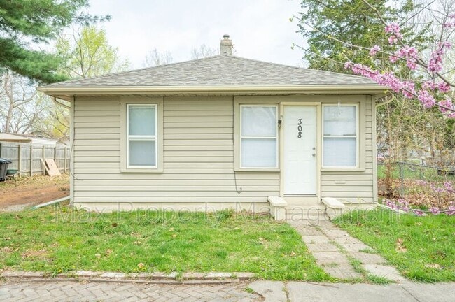 Building Photo - 308 E Hillside Ave
