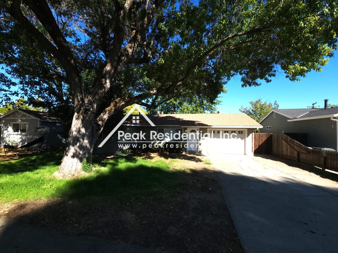 Foto principal - Very Nice Citrus Heights 3 Bedroom House w...