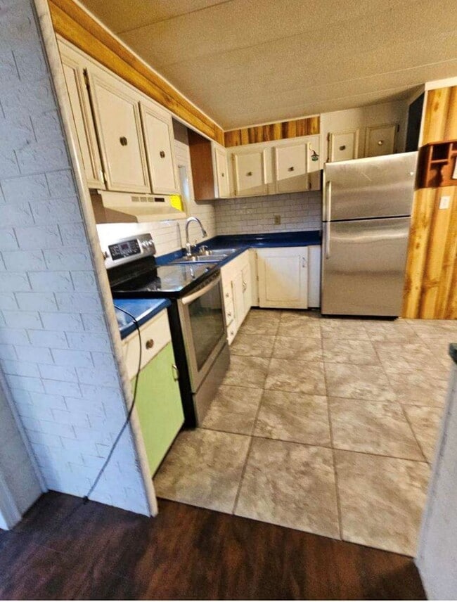 Building Photo - 3 Bedroom Home in the Mountains!