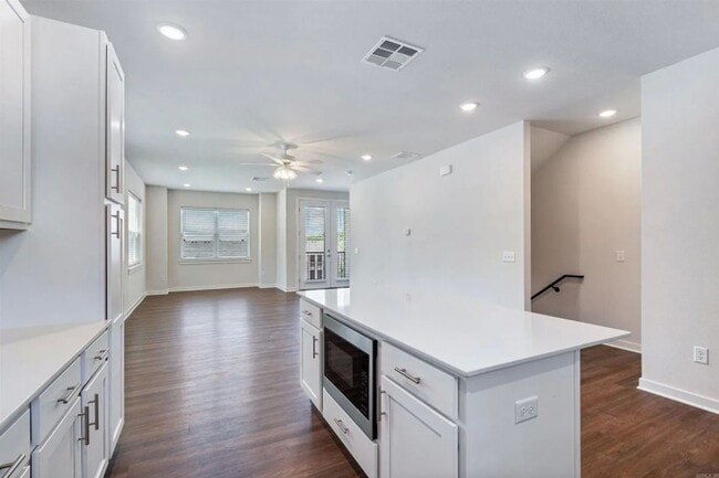 Foto del edificio - 610 Whitham Ave