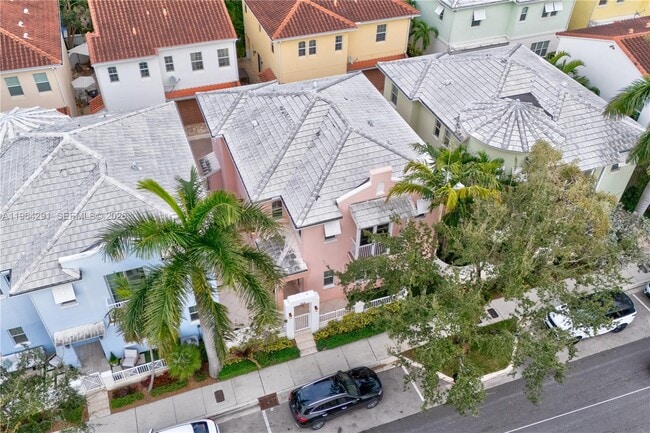 Building Photo - 912 NE 17th Way