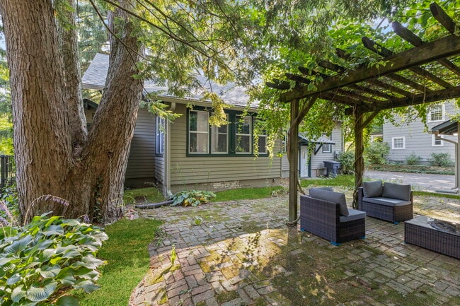 Building Photo - 3750 Totem Ln