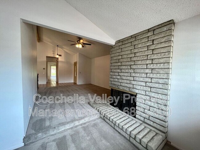 Foto del edificio - 40120 Sagewood Dr