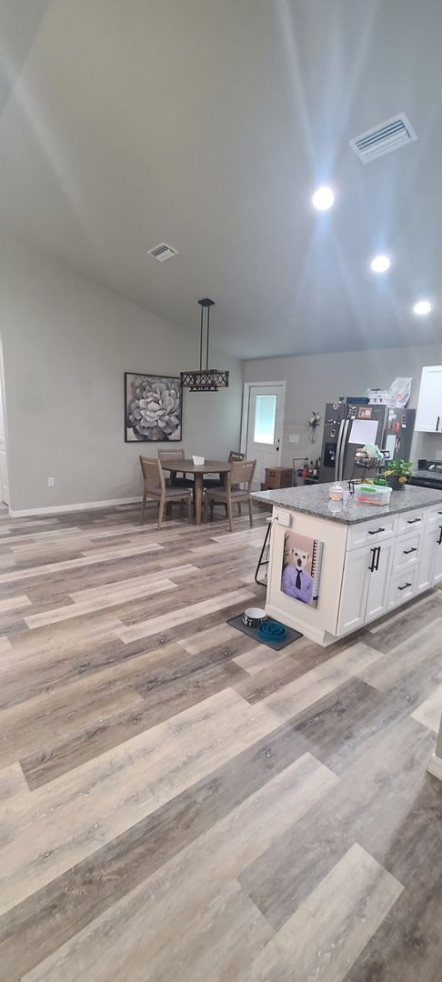 Foto del edificio - Beautiful 3BR/2BA home with large fenced-i...