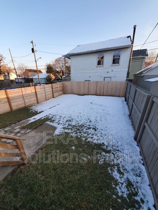 Building Photo - 1035 Sullivant Ave