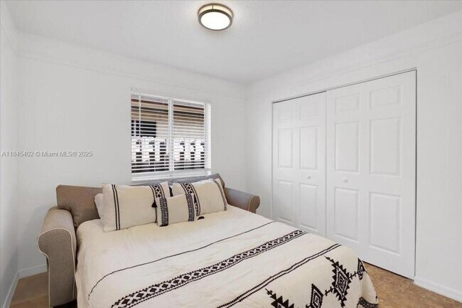 Foto del edificio - 4 bedroom in Hollywood FL 33021