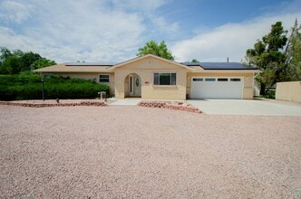 Building Photo - 215 Hillcrest Pl