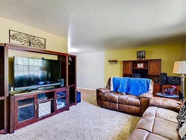Building Photo - 2660 Villa Loma Dr
