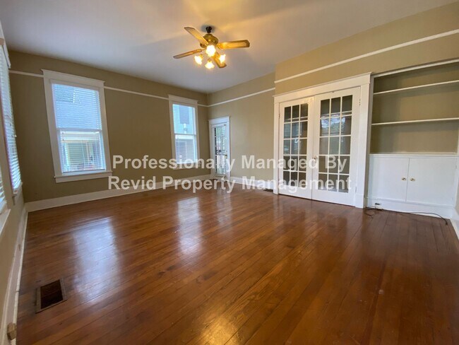 Foto del edificio - Great Studio Apartment in the heart of Mid...