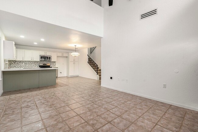 Building Photo - 211 Hunt Rd