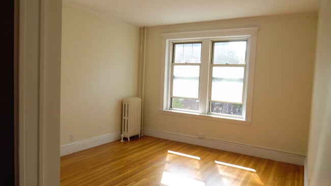 Foto del edificio - 90 Maple St