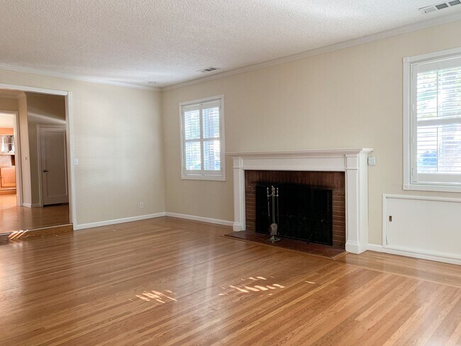 Foto del edificio - Exceptional Mountain View Home with Guest Suite Near Downtown