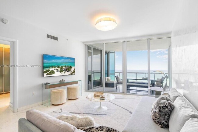 Foto del edificio - 17121 Collins Ave