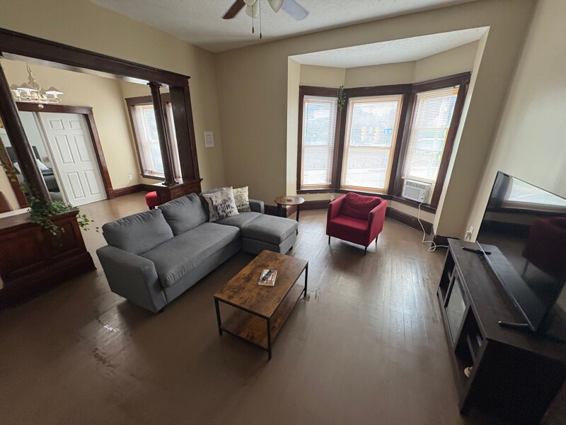 Foto principal - 3154 E 49th St