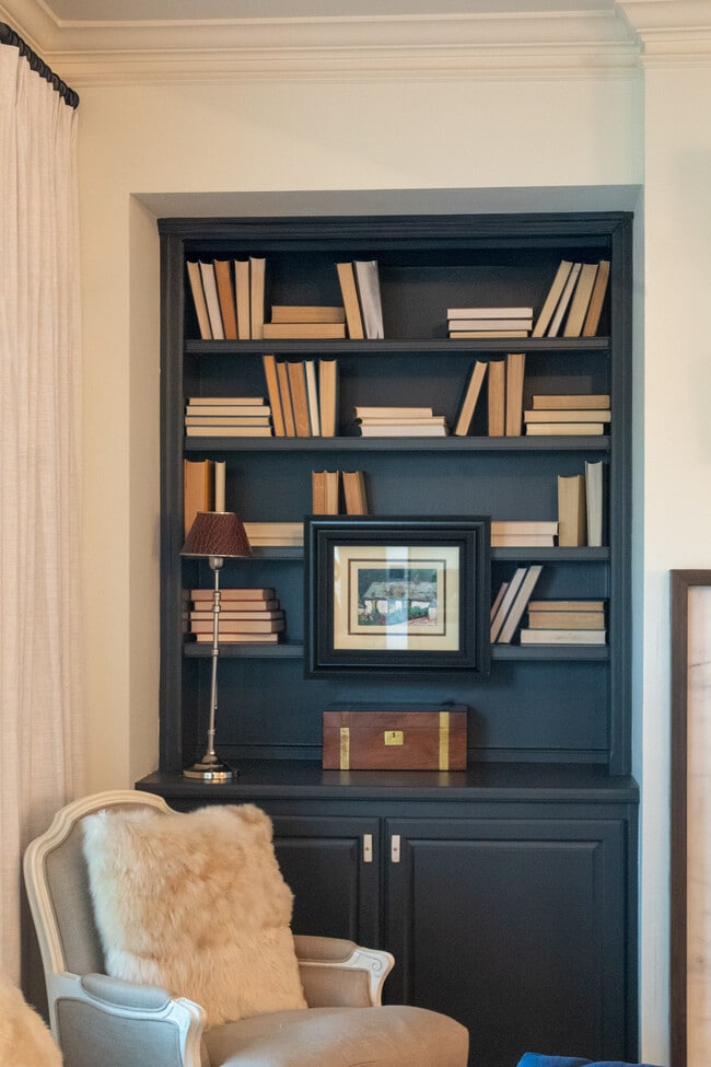 Living room built in bookcases - 18 Spindle Ln