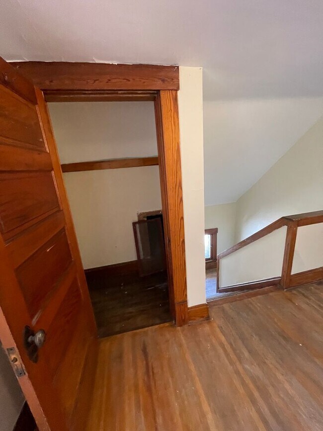 Foto del edificio - Large Brick 7 bedroom home.
