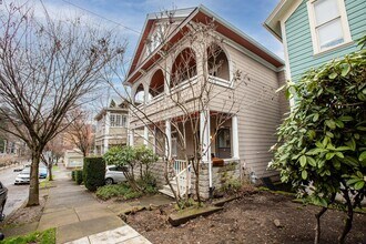 Building Photo - 1519 SW Columbia St
