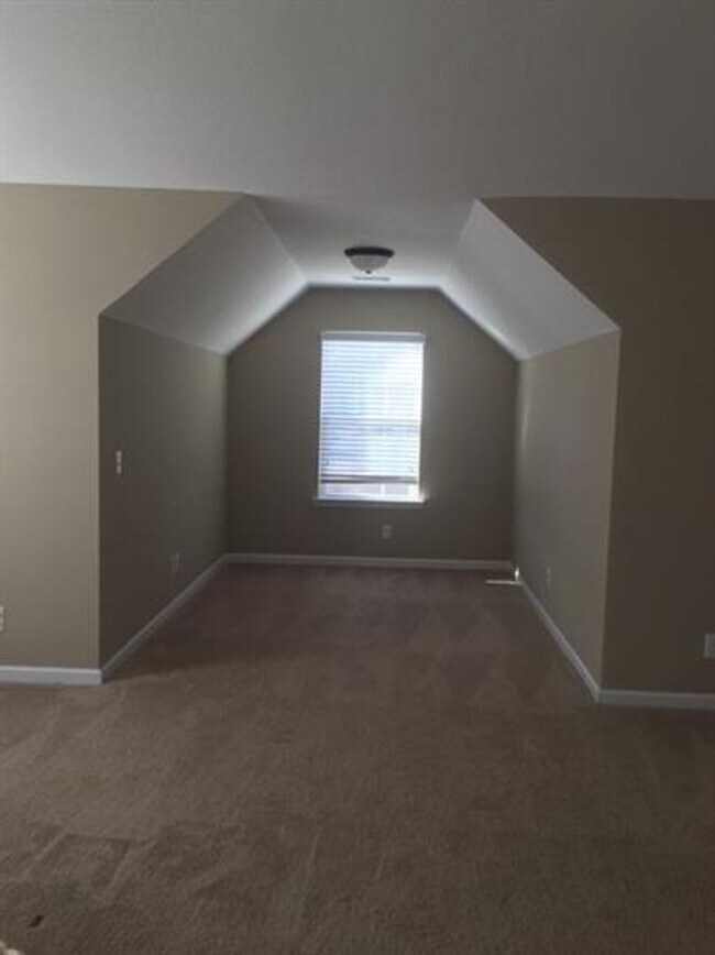 Foto del edificio - 607 Red Oak Ln