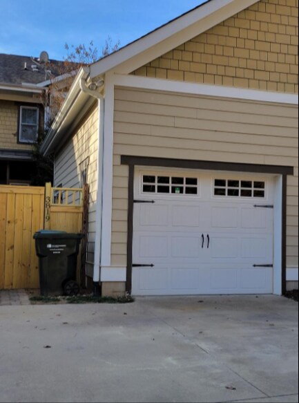 Building Photo - 3819 Southwest Durham Dr
