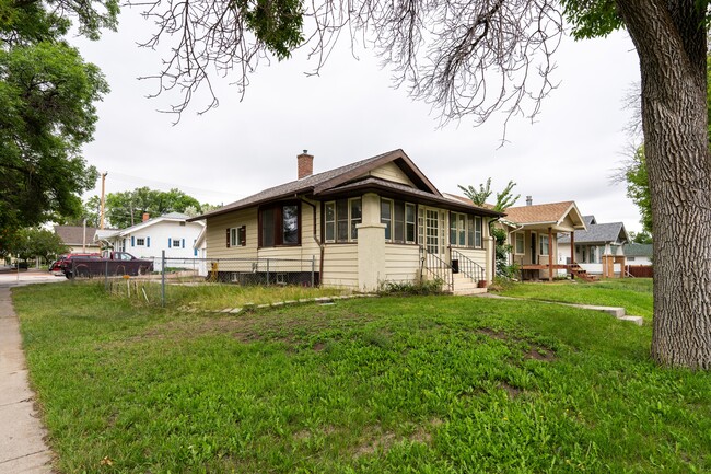Building Photo - 2526 1st Ave N
