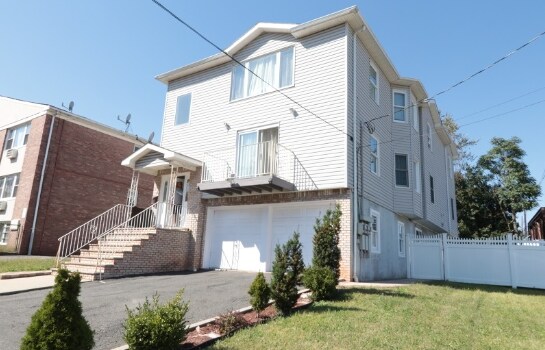 Front - 101 W Grand St