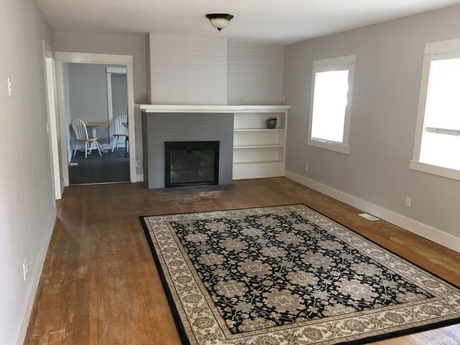 Building Photo - Updated 1930s Craftsman Duplex!