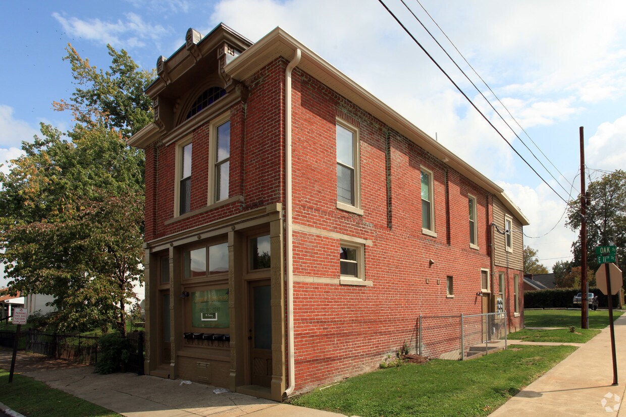 Foto principal - 1102 E Oak St