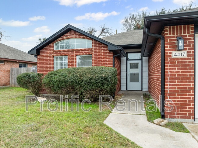 Foto del edificio - 4417 Briarwood Dr