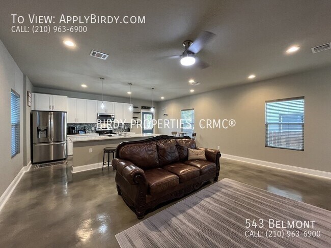 Foto del edificio - **2 Story, 3 Bed, 2.5 Bath Home Located in...