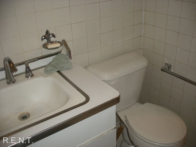 Building Photo - 55 W Hartwell Ave