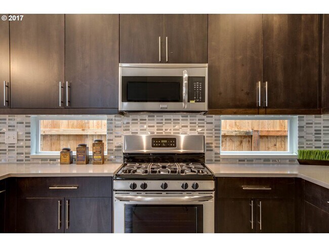 Building Photo - Charming 3BR Home with Fireplace, Bright Open Living Spaces & Loft