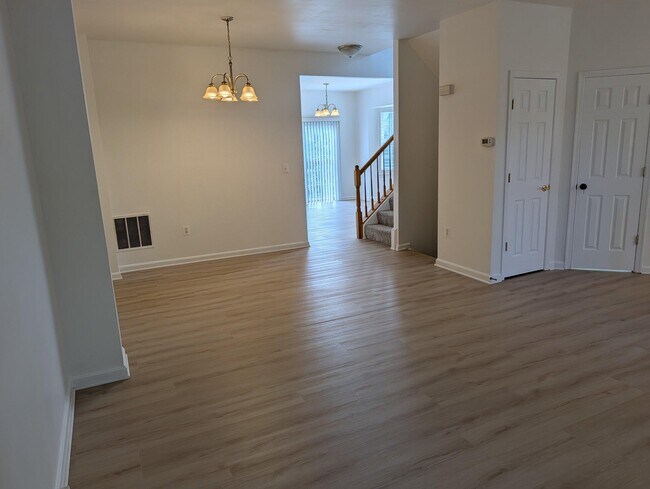 Foto del edificio - 17289 Vaughn Ln