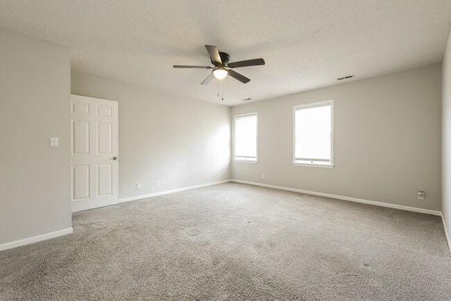 Building Photo - 602 Creek Dr