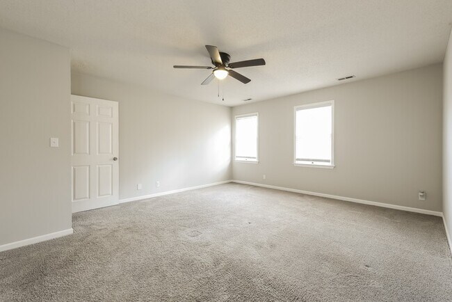 Foto del edificio - 602 Creek Dr