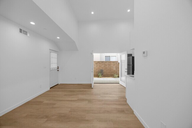 Foto del edificio - 308 N Catalina Ave