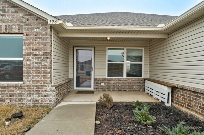 Foto del edificio - Charming & Spacious 3-Bed 2 Bath Home in F...