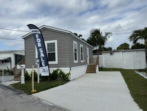 Building Photo - 818 Daily Dr