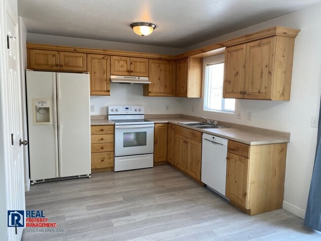 Building Photo - Lexington Hills Townhome
