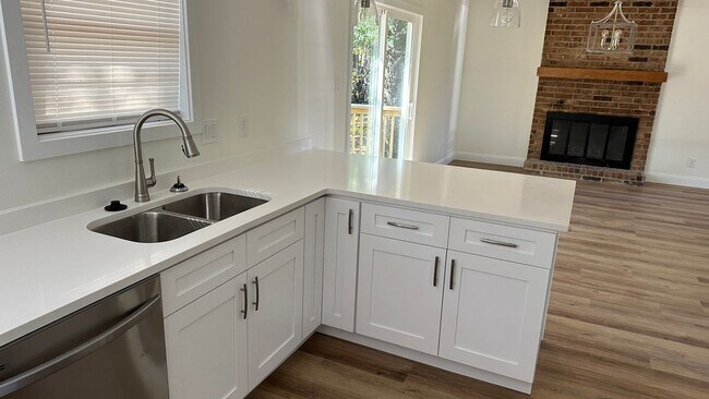 Foto del edificio - 12805 Rivercrest Dr