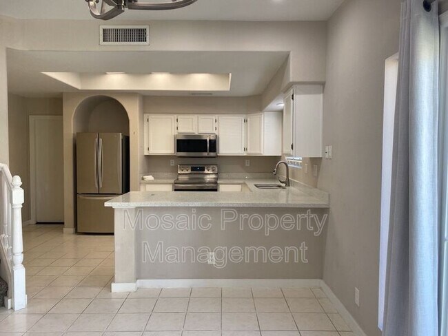 Building Photo - 4923 E Hazel Dr