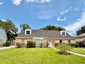Building Photo - 919 Longview Dr