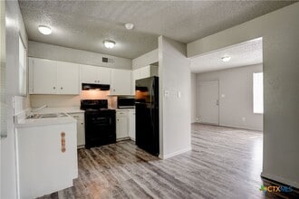 Building Photo - 714 Martindale Rd